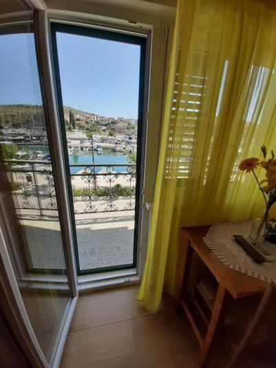 Apartmani Marta Marina Buitenkant foto