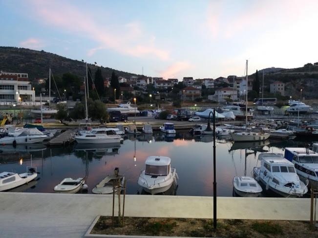 Apartmani Marta Marina Buitenkant foto