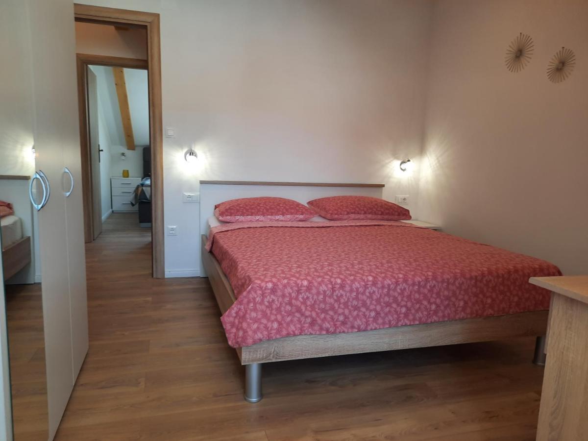 Apartmani Marta Marina Buitenkant foto