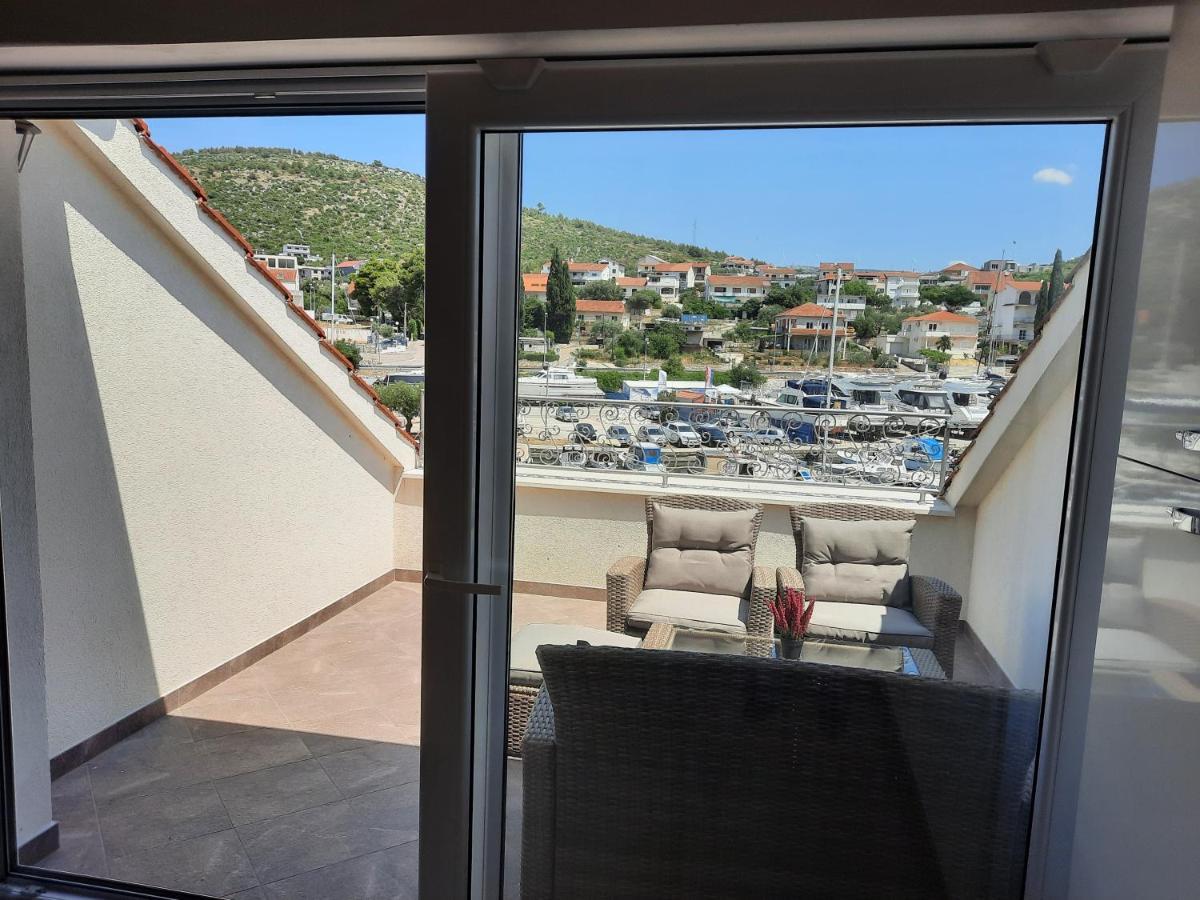 Apartmani Marta Marina Buitenkant foto