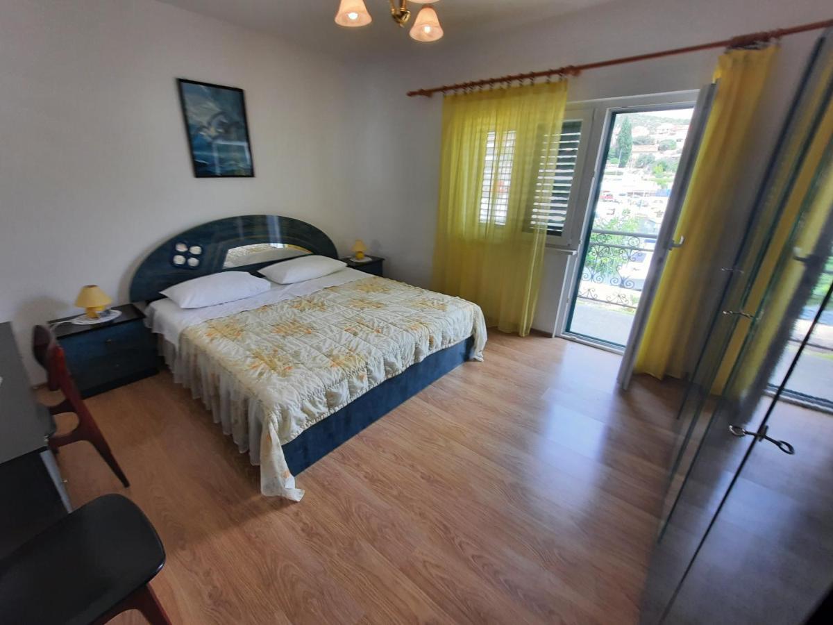 Apartmani Marta Marina Buitenkant foto