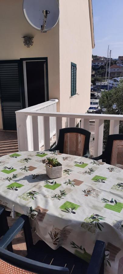 Apartmani Marta Marina Buitenkant foto